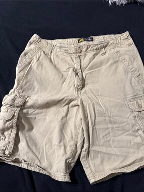 Lee Men's Beige Cargo Shorts with Utility Pockets
